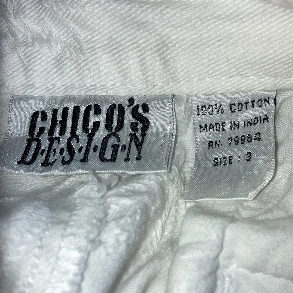 CHICO’s wh w/wh embroidered cotton all over, 2 pockets front, 2 back. $30 - Picture 3 of 6